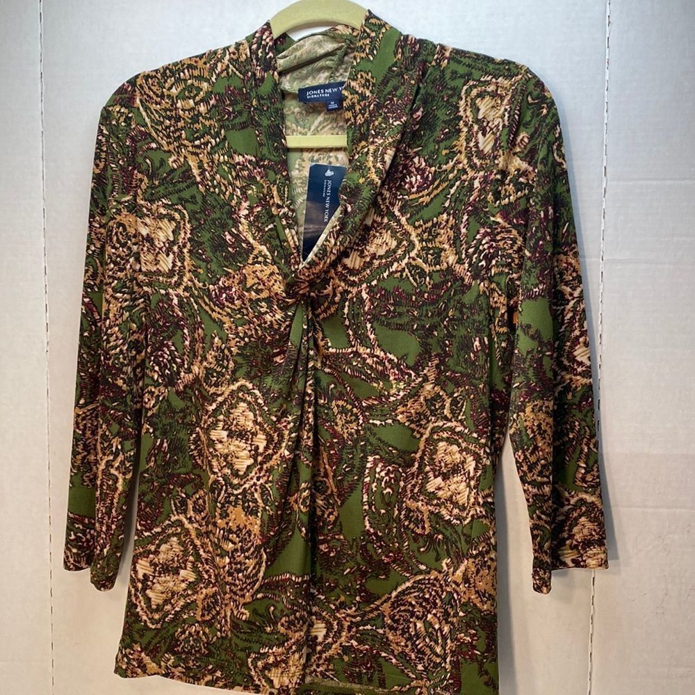 NWT Green Glade Multi Stretch Top